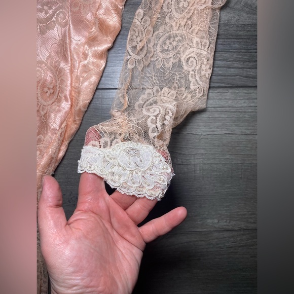 EUC True Vintage 1970s or 80s Peach Pink Lace Keyhole Pearl Appliqué Mermaid - Picture 13 of 16